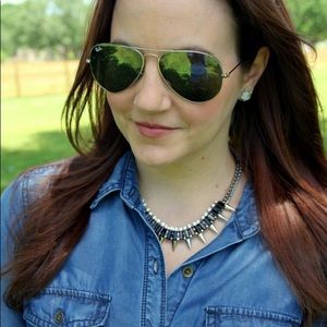 Spiked necklace in gold